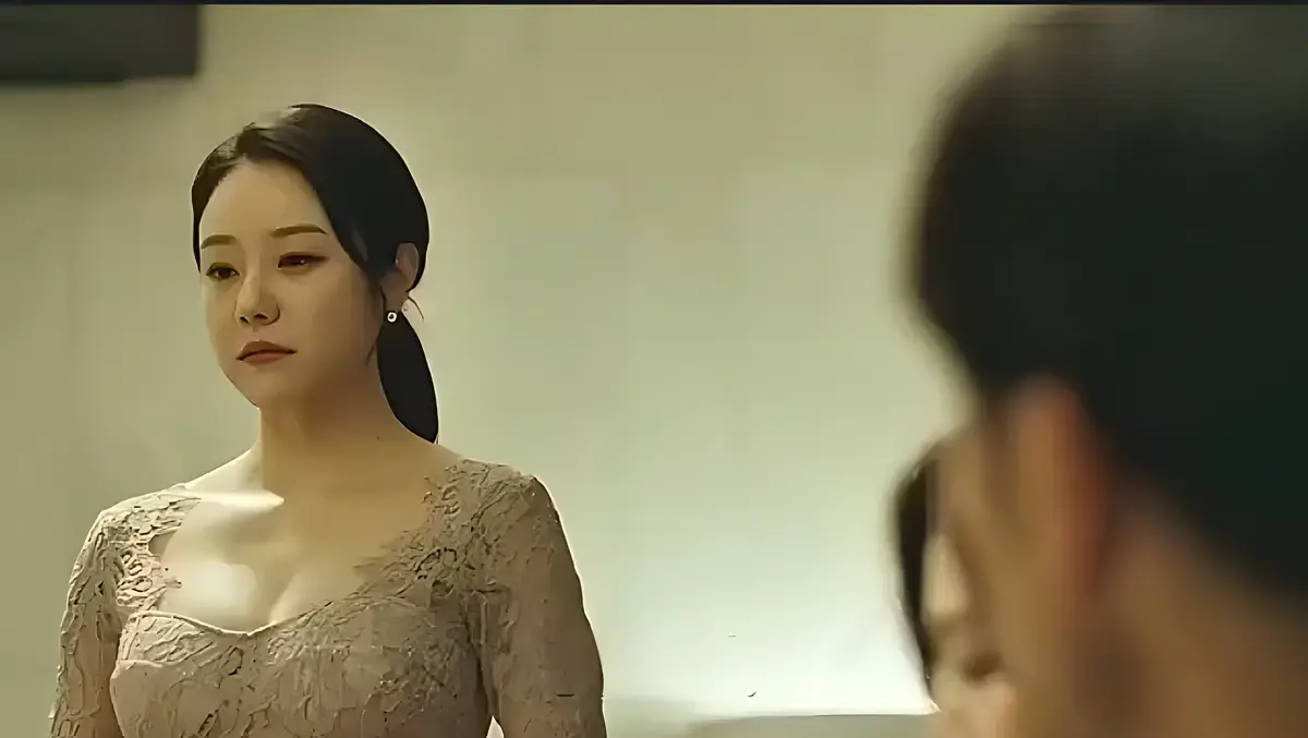《漂亮的保姆》无删减完整版高清在线看-韩国伦理剧漂亮的保姆全集中字-小保姆与男主人禁忌之恋深夜福利